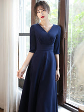 Vestidos de fiesta de boda azul marino con escote en V sencillo