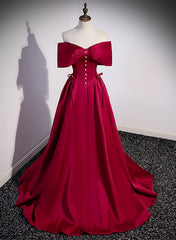 Vestido de noche largo con escote corazón de satén rojo vino