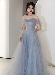 Vestido de fiesta largo de tul azul claro con hombros descubiertos