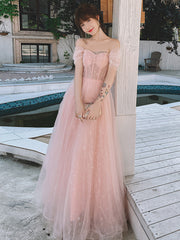 Vestido de fiesta sencillo de tul con hombros descubiertos en color rosa y corte A para graduación