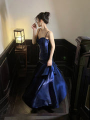 Vestido de fiesta azul marino de sirena con tirantes finos