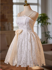 Vestido de fiesta con cordones y tirantes cortos de encaje blanco