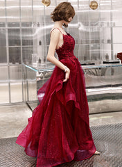 Vestido de fiesta con capas de tul brillante rojo vino y tirantes con encaje