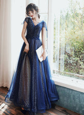 Vestido de fiesta azul marino de corte A, manga corta y escote en V