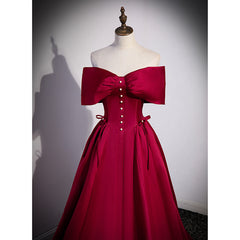 Vestido de noche largo con escote corazón de satén rojo vino