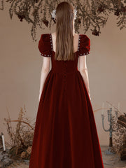 Vestido de fiesta de terciopelo rojo vino con mangas cortas y escote corazón