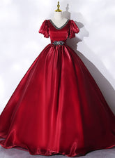 Vestido de fiesta rojo vino con escote en V y cuentas