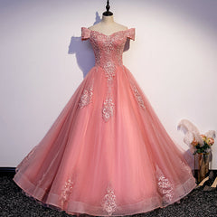 Encantador vestido de fiesta rosa con apliques de encaje y hombros descubiertos