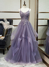 Vestido formal largo con capas de tul morado