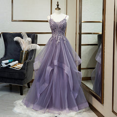 Vestido formal largo con capas de tul morado
