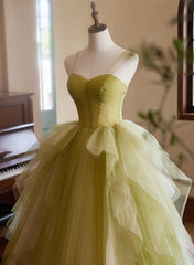 Vestido de fiesta largo de tul con tirantes de corazón verde