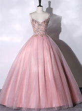 Vestido de fiesta rosa con escote en V y cuentas