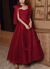 Vestido de fiesta de tul brillante con escote en forma de corazón y tirantes color rojo vino