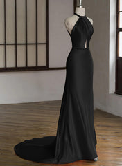 Vestido de noche largo de satén negro con cuello halter y espalda baja