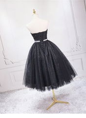 Vestido de fiesta de tul negro brillante con escote en forma de corazón y largo hasta la rodilla