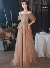 Vestido de fiesta largo con hombros descubiertos y tul color champán en forma de A