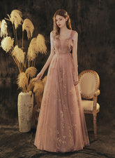 Vestido de fiesta largo de tul con tirantes de color rosa oscuro y encaje