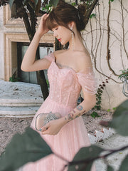 Vestido de fiesta sencillo de tul con hombros descubiertos en color rosa y corte A para graduación