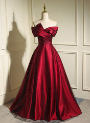 Vestido de fiesta rojo vino y negro con escote en forma de corazón y hombros descubiertos