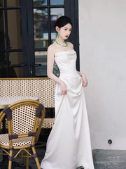 Vestido de fiesta de boda de satén blanco sin tirantes y largo hasta el suelo