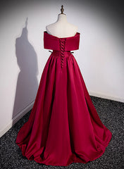 Vestido de noche largo con escote corazón de satén rojo vino
