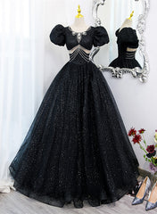 Vestido de fiesta glamuroso de tul negro con cuentas y mangas cortas