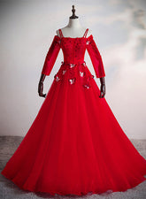 Vestido de fiesta largo con hombros descubiertos y tul rojo