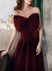 Vestido de fiesta de terciopelo rojo vino hasta la rodilla