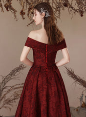 Vestido de fiesta sencillo de corte A con hombros descubiertos en color rojo vino