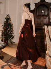 Vestido de fiesta largo de satén rojo vino con tirantes en forma de A y mangas