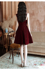 Vestido de fiesta corto de terciopelo rojo vino Vestido de regreso a casa