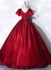 Vestido de fiesta rojo vino con escote en V y cuentas