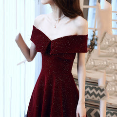 Vestido de fiesta rojo vino con hombros descubiertos