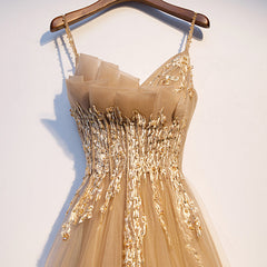 Precioso vestido formal largo de tul color champán con encaje