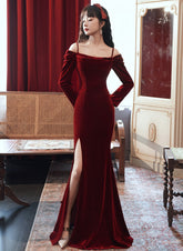 Hermoso vestido de fiesta de terciopelo rojo vino con hombros descubiertos
