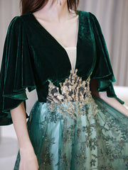 Vestido de fiesta largo de tul y top de terciopelo verde con escote en V