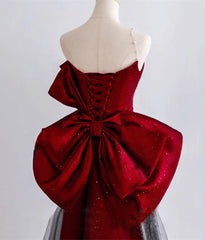 Elegante vestido de fiesta largo de satén rojo vino y negro