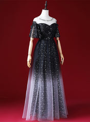 Vestido de fiesta negro de tul degradado con mangas cortas y corte en A