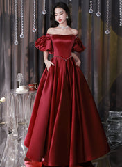 Vestido de fiesta largo elegante de satén rojo vino con cuentas
