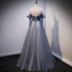 Vestido de fiesta largo de tul azul y gris con escote en forma de corazón
