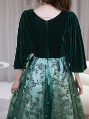 Vestido de fiesta largo de tul y top de terciopelo verde con escote en V