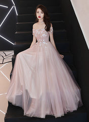 Vestido de fiesta rosa con hombros descubiertos y flores, corte A