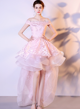 Vestido de fiesta elegante de encaje y organza color rosa con corte alto y bajo