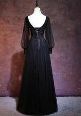 Hermoso vestido de noche negro de manga larga con escote en V