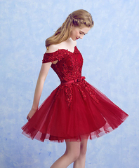 Vestido de fiesta de tul rojo vino con apliques de encaje