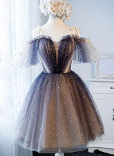 Bonitos vestidos de fiesta cortos de tul con encaje, tirantes finos y escote en V
