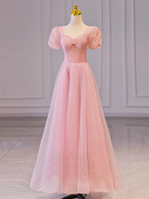 Vestido de fiesta largo de corte A con mangas cortas y escote en forma de corazón en color rosa