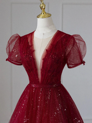 Vestido de dama de honor con mangas cortas de tul rojo vino