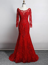 Hermoso vestido de noche de sirena con mangas largas y encaje rojo