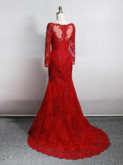 Hermoso vestido de noche de sirena con mangas largas y encaje rojo